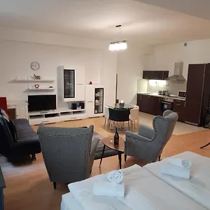 https://apartman-nad-kolonadou.marianskelaznehotels.net